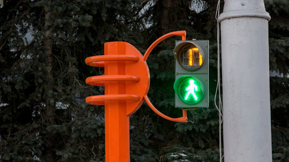 Новый светофор появился на аварийном участке дороги в Новокузнецке
