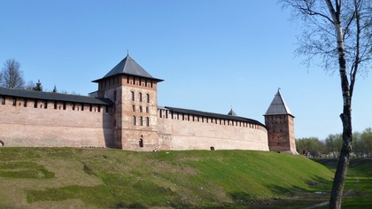 Кремлевская стена частично обрушилась в Великом Новгороде