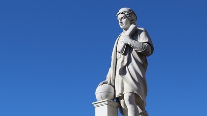 Протестующие американцы снесли памятник Колумбу в Балтиморе