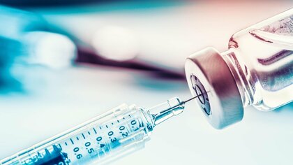 Глава Минпромторга: Россия выпустит миллионы доз вакцин от коронавируса