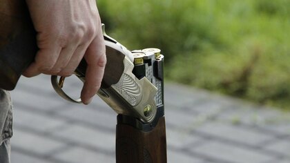 Грабитель открыл стрельбу из ружья на топливной базе в Новокузнецке