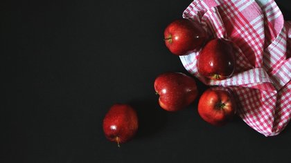Специалисты Роспотребнадзора предупредили об опасности яблок для желудка и кишечника