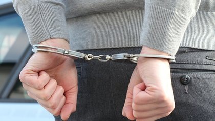 Полицейские арестовали продававшего наркотики мужчину в Крыму