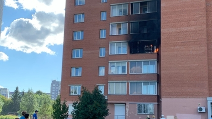 Квартира в многоэтажке загорелась на глазах кемеровчан