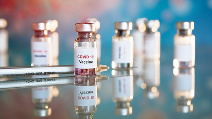 Мурашко заявил о готовности вакцины от COVID-19 к новому этапу испытаний в России