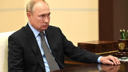 Путин потребовал усилить контроль над коллекторами