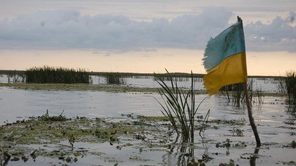 Украинцы вышли на митинг в поддержку расстрелявших автобус под Харьковом радикалов