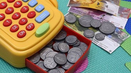 Продавщица отдала деньги из кассы мошеннице для избавления от "проклятия" в Подмосковье