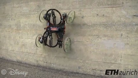 Ученые в Швейцарии создали робота, который ездит по стенам (видео)