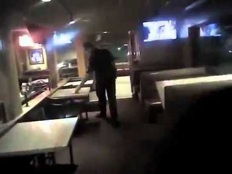 В США полицейские расстреляли подозреваемого в краже пива (видео, 18+)
