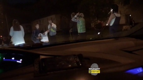 Жестокая массовая драка в Кировском районе Кемерова угодила на видео