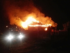 Пламя почти уничтожило автомобиль в Белове