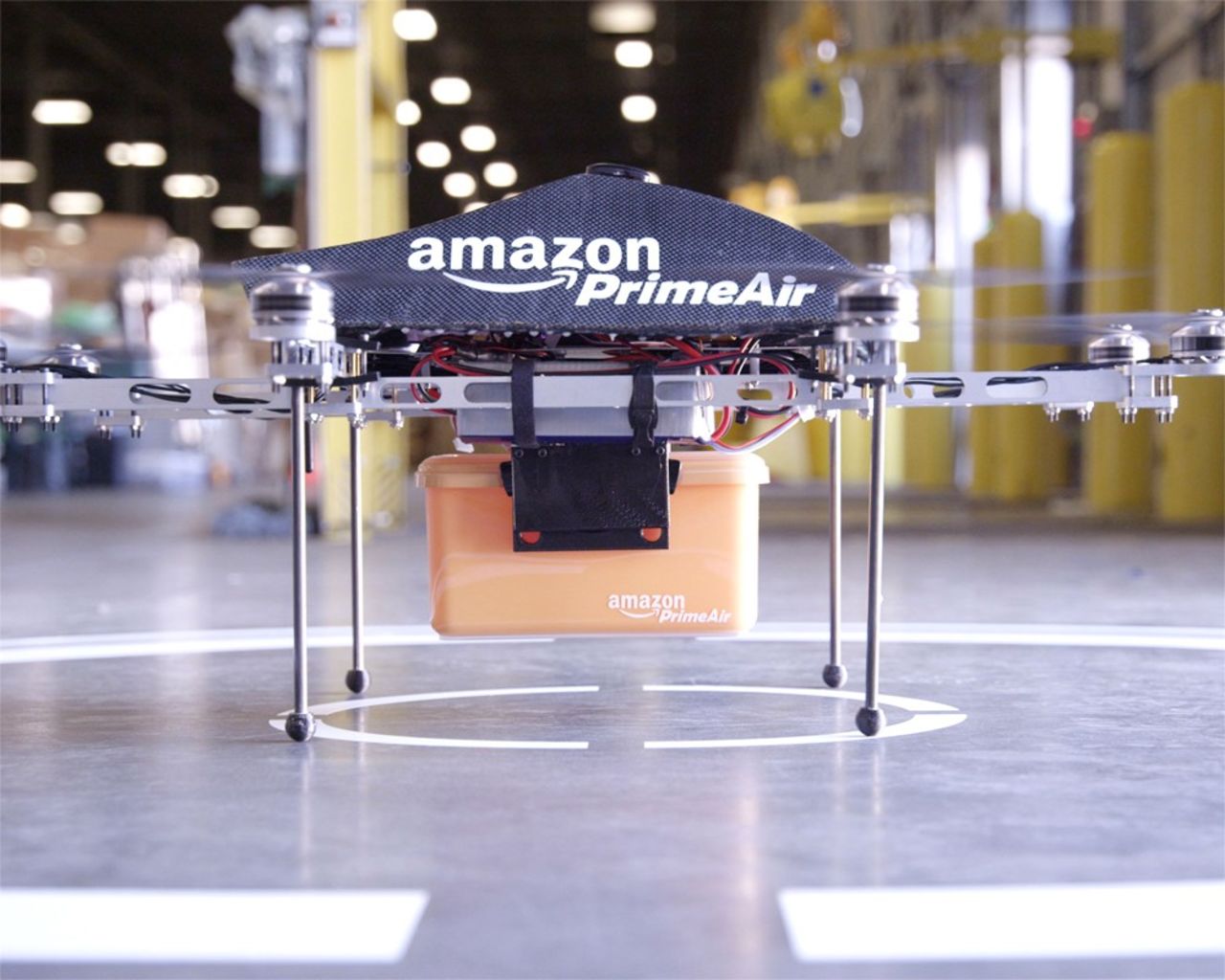 Компания Amazon получила право от британских властей доставлять посылки с помощью беспилотников а затем сбрасывать товары с воздуха