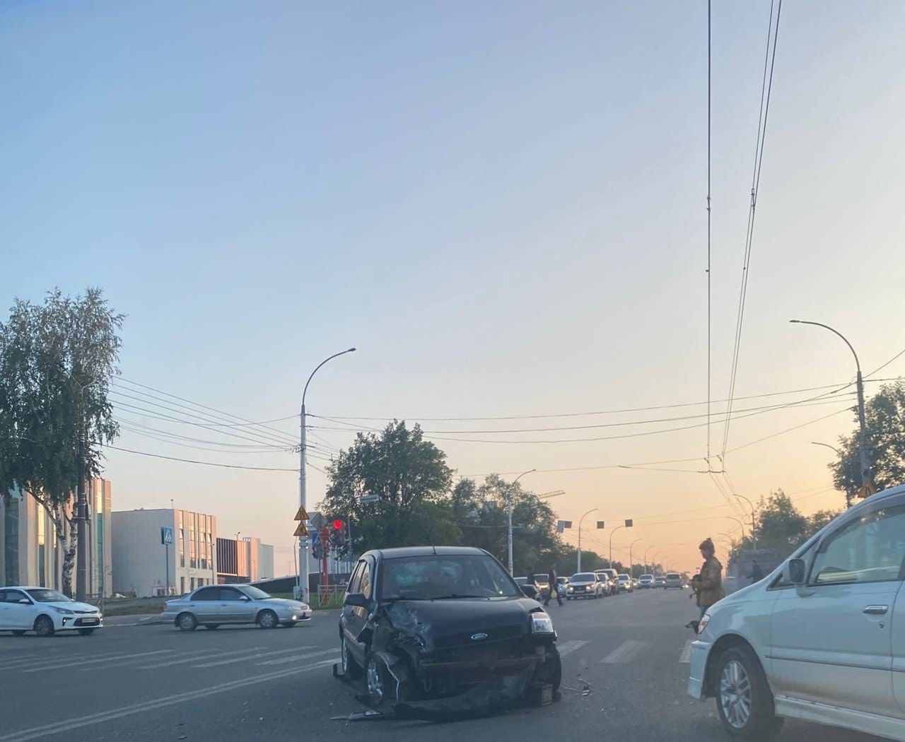 Все 42 кемерово. Перекресток. Кемерово ДТП Ленина Волгоградская.