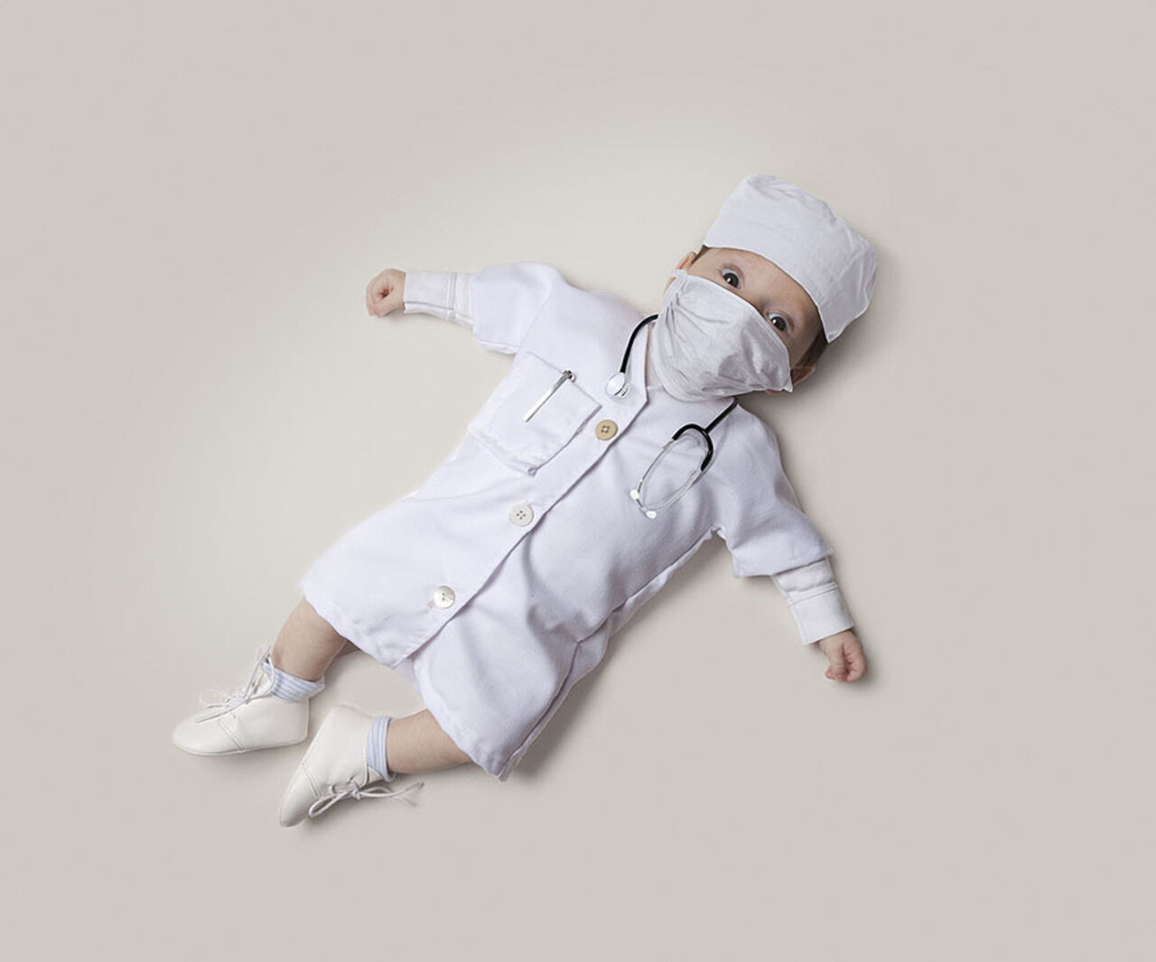 Ребенок в медицинской одежде