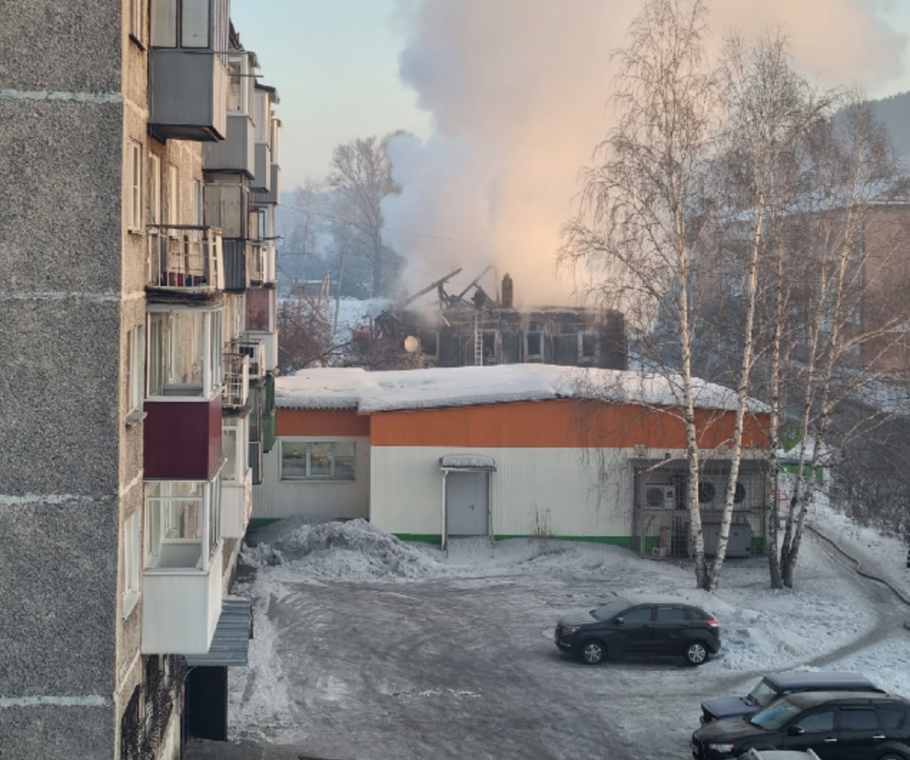 Пожар барак. Пожары. Пожар в городе. Пожар в доме. Фото пожара дома.