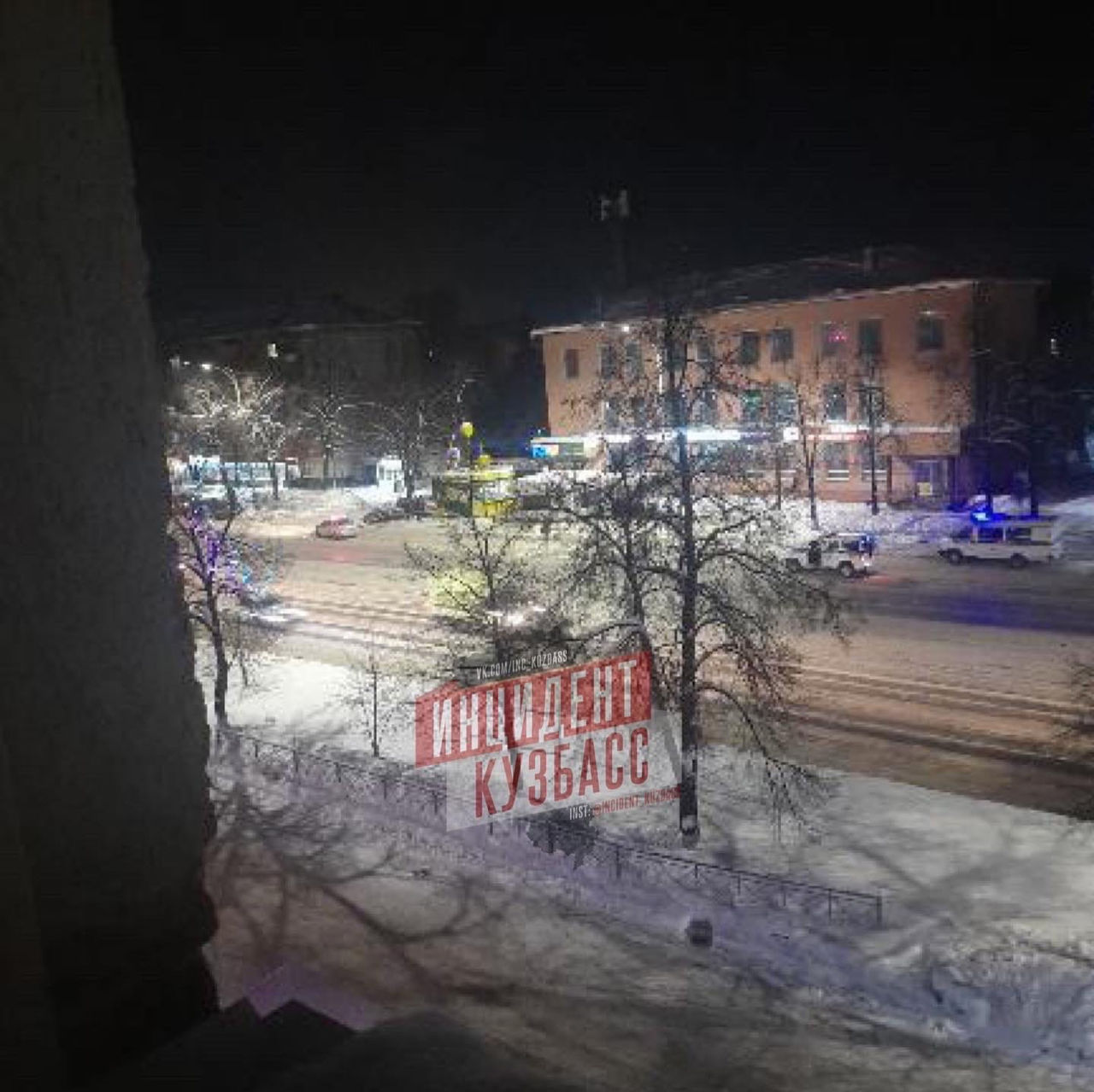 23 декабря 2014 г. Улица 9 января Кемерово. Авария на пересечении 9 января и Ленина Кемерово. Ленина 23 Кемерово.