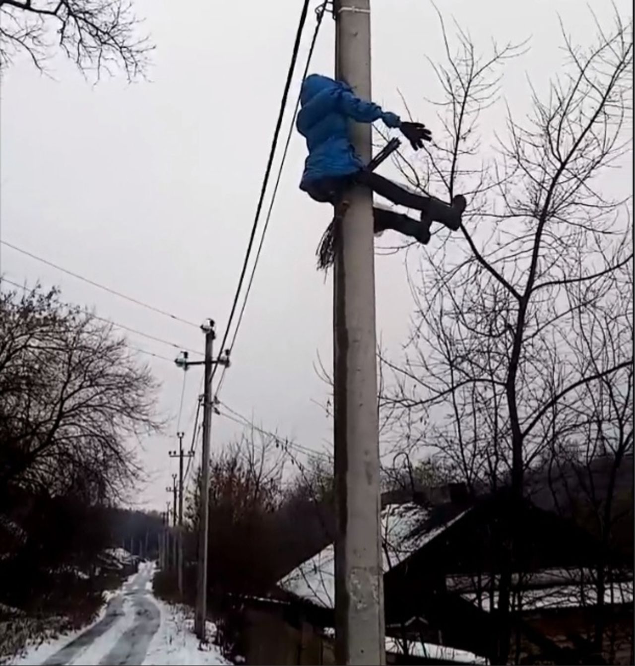 Баба яга врезалась в столб картинка