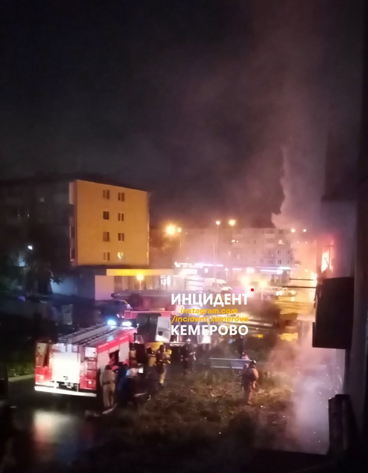 Пожар в междуреченском. Кемерово Междуреченск пожары. Пожар в Междуреченске сегодня ночью. Пожар в Междуреченске 7 января 2022 года. Пожар в Междуреченске ХМАО 13.01.22.