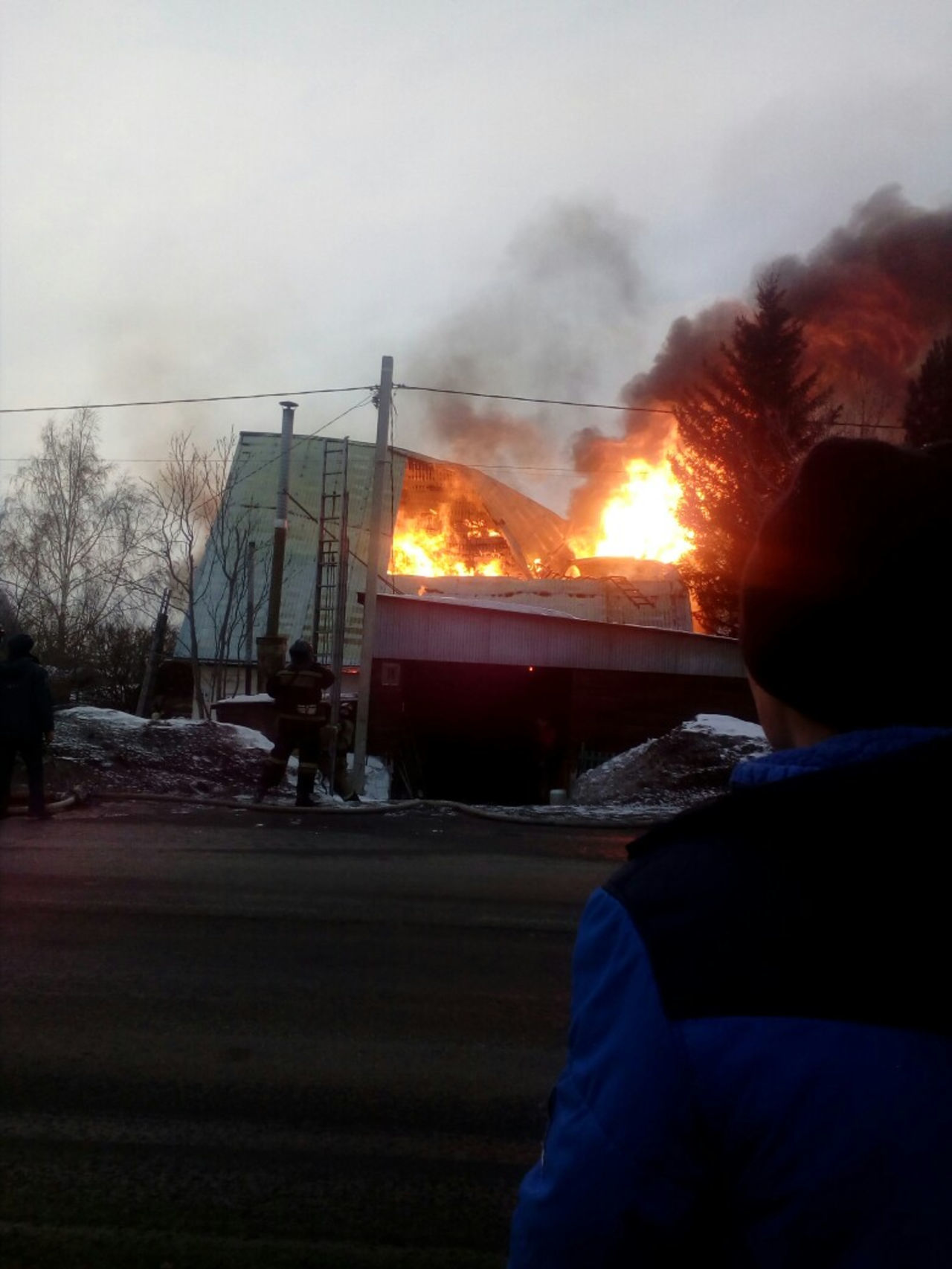 Кемерово сегодня. Пожар на Нахимова Кемерово. Пожар в Кемерово сейчас 1. Пожар на улице Нахимова Котельнич. Пожары в Кемеровской области.