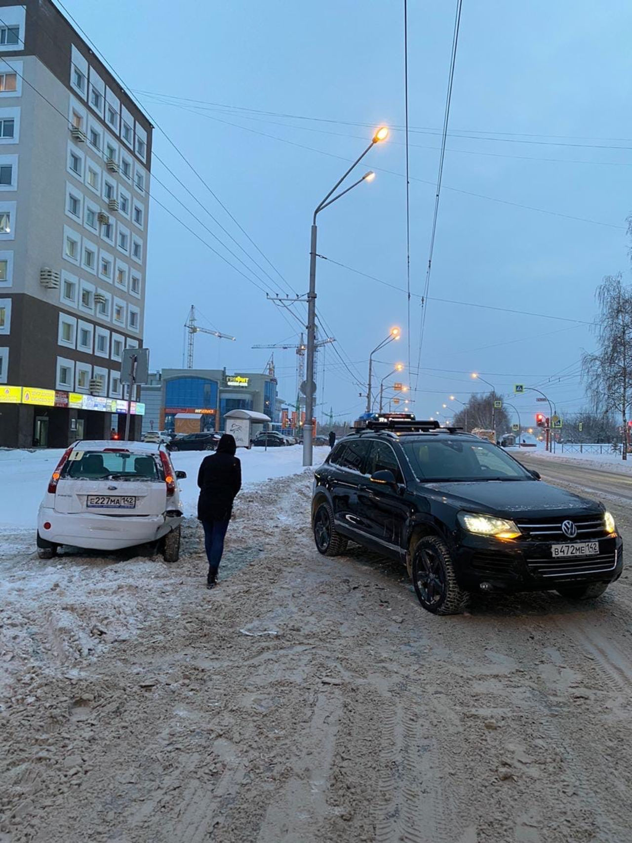 Кемерово происшествия за сутки. Кемерово авария на Октябрьском. ДТП Кемерово за 9 декабря.