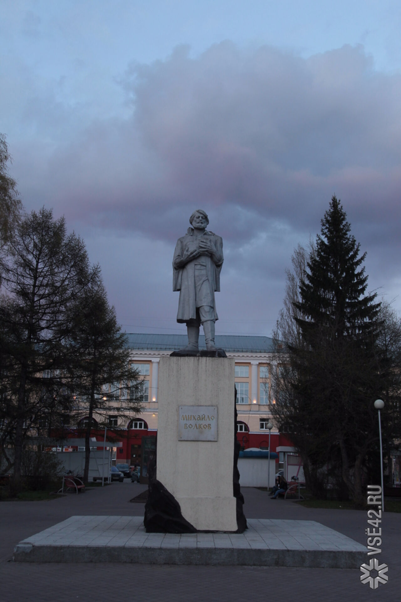 Заказать памятник в спб с трудоустройством надгробные памятники размеры и стоимость