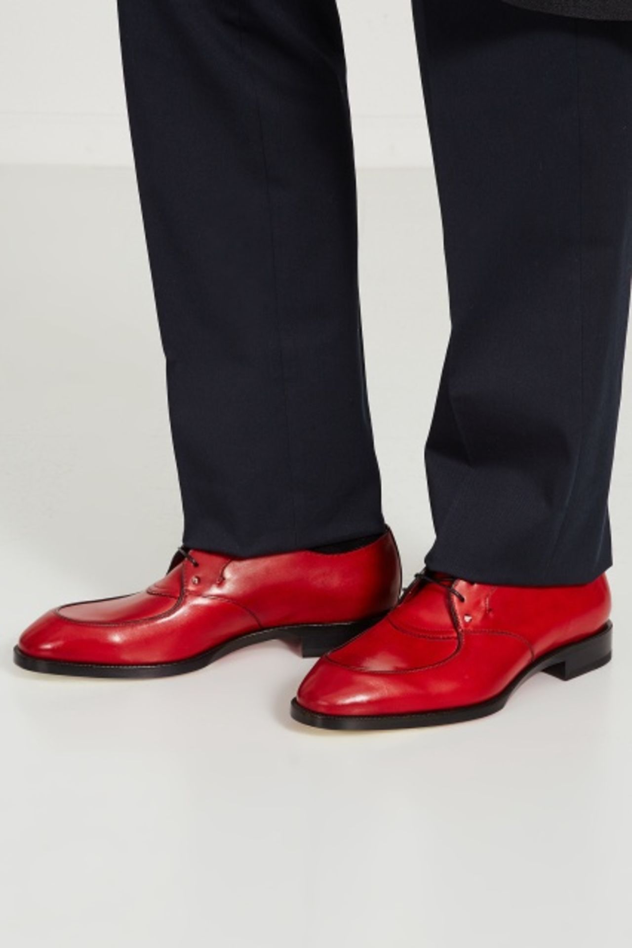 Красный туфли мужской. Мужские пенни лоферы Кристиан лабутен. Christian louboutin мужская обувь красная. Красные лакированные туфли мужские.