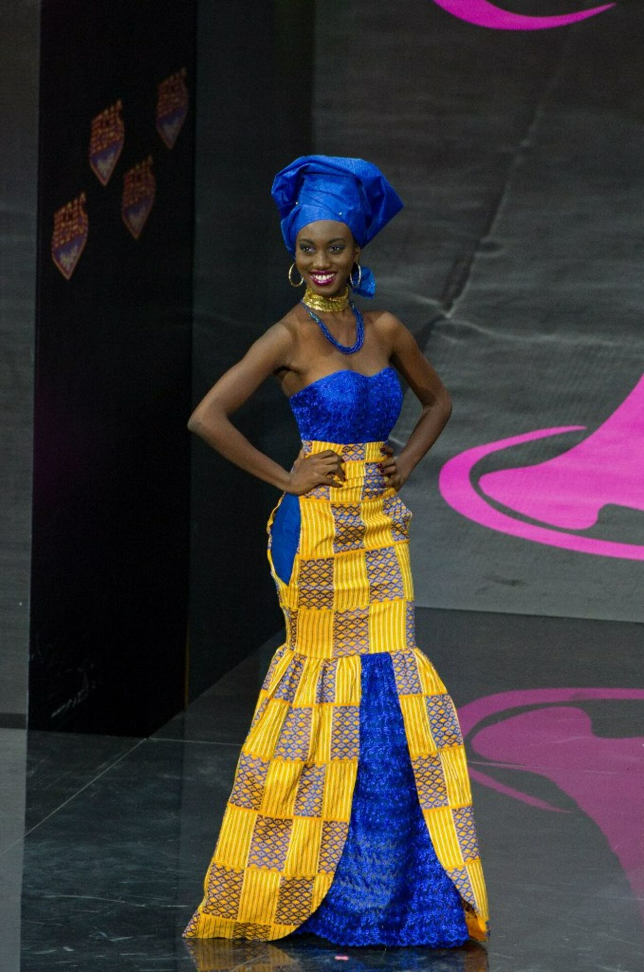 Костюм негритянки. Африканские Наряды. Африканские платья. Африканский костюм. Яркие африканские платья.