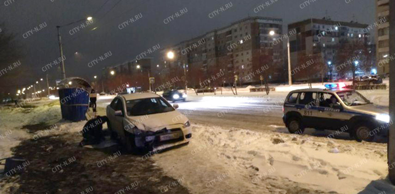 19 ноября новокузнецк. Авария Новокузнецк в Новоильинском районе. Авария электроэнергия Новоильинский район. Новокузнецк влетел в остановку Ауди. Авария в Новоильинском районе 12 октября.