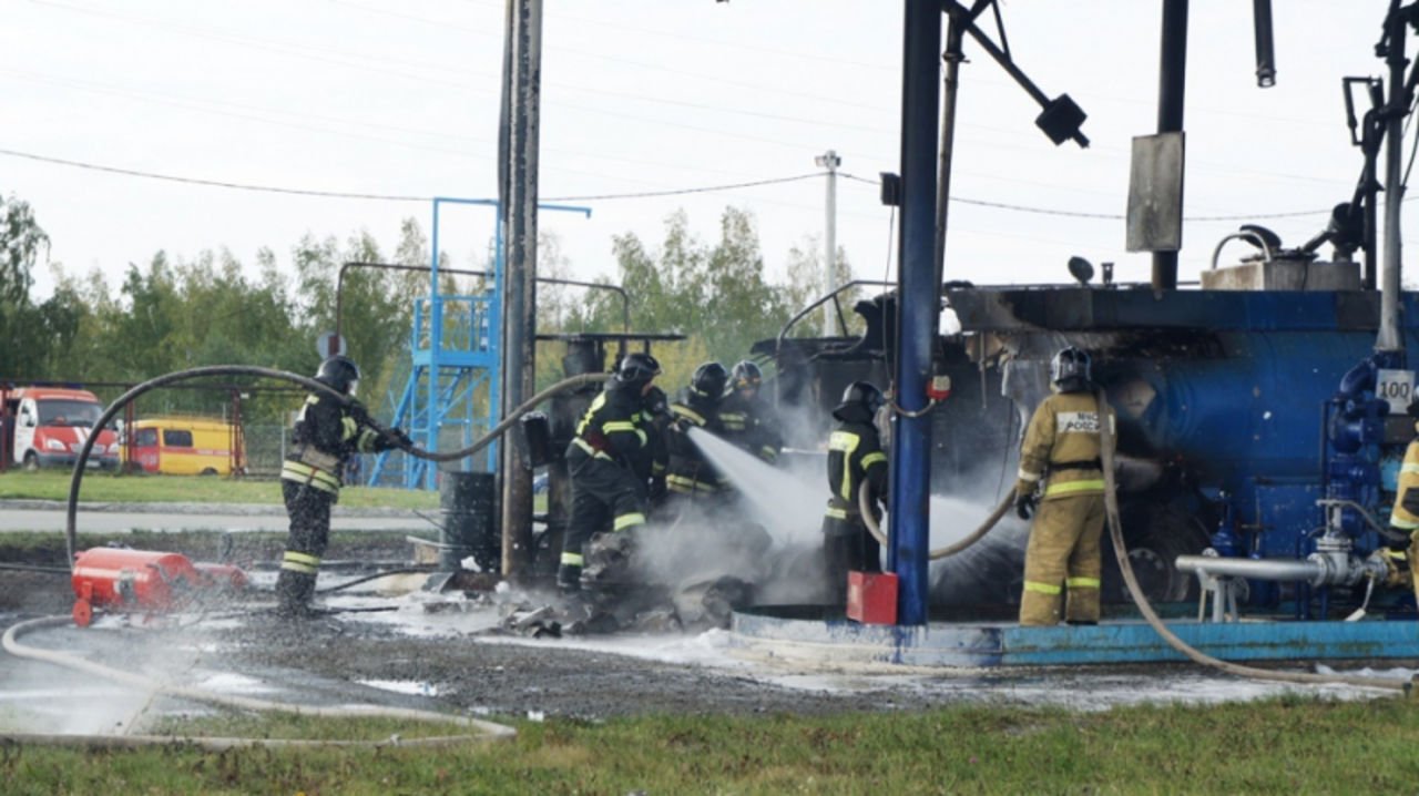 Нефтебаза смоленск новости. Пожар на АЗС. Возгорание автоцистерны.