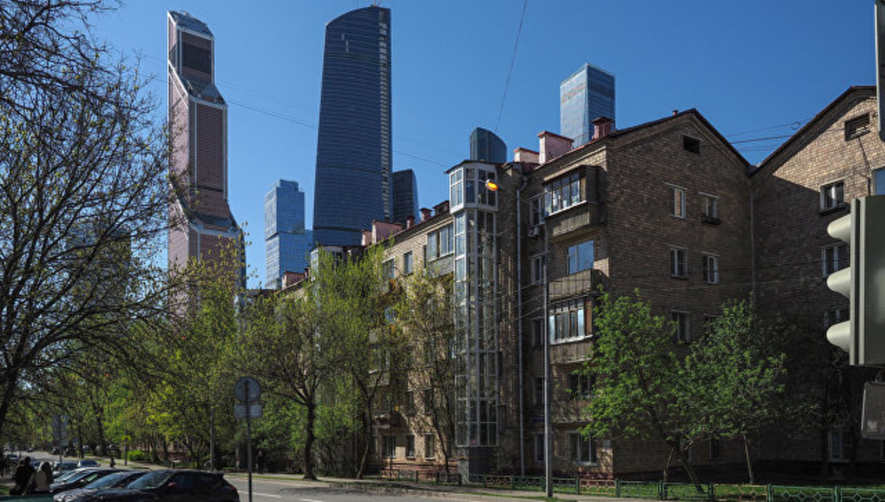 Мэр Москвы Сергей Собянин заявил что в рамках программы реновации возможна денежная компенсация по рыночной цене жилья