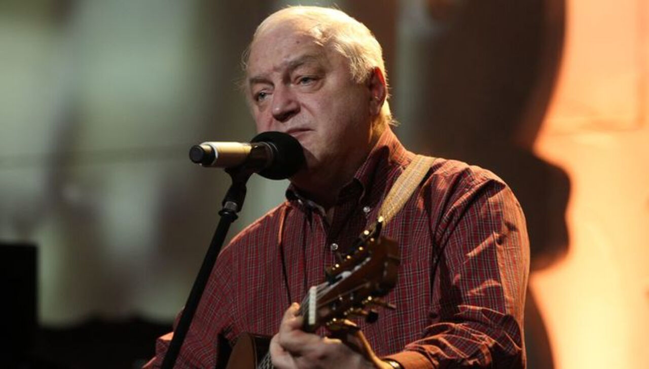 Авторская песня исполнители. Авторы исполнители бардовских. Современная авторская песня. Авторы исполнители бардовских. Мирзаян бард.