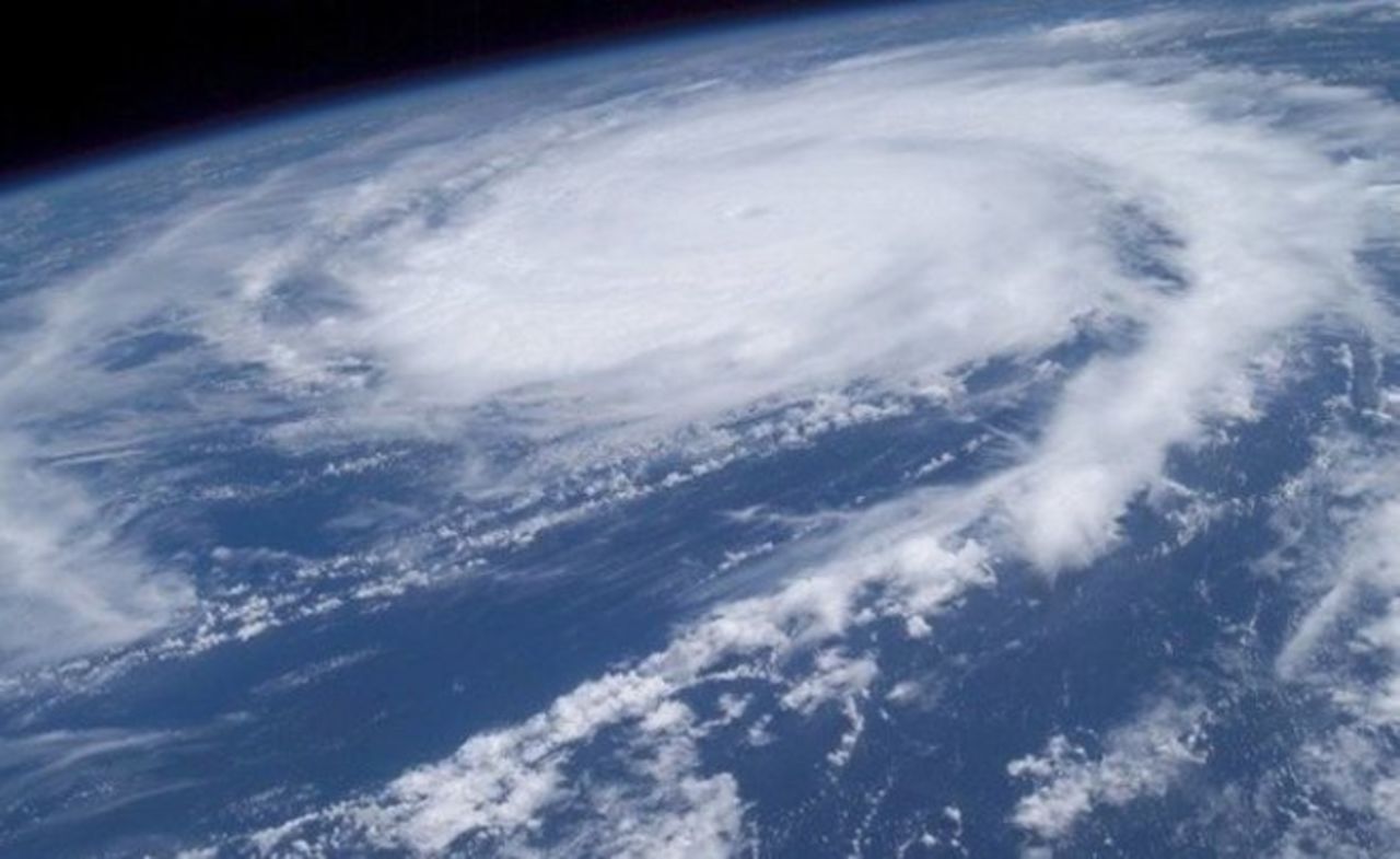 Атлантический ураган'Флоренс надвигается в сторону побережья Южной Каролины. Власти штата уже объявили эвакуацию