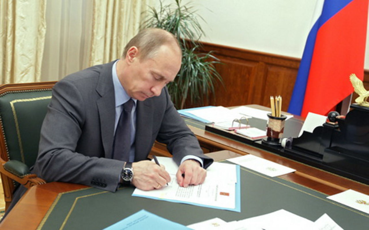 Как Путин урежет зарплаты чиновникам советуем Как Путин урежет зарплаты чиновникам рекомендации