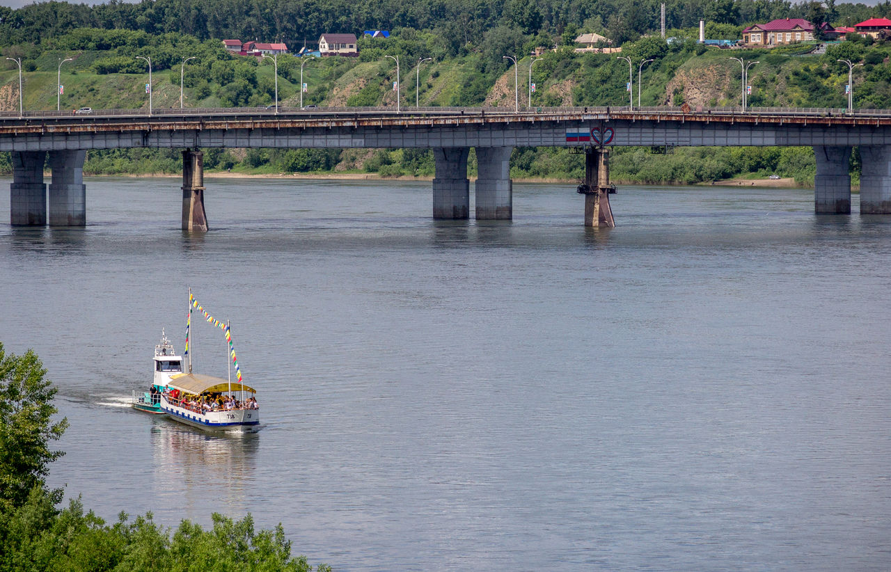 Река в кемерово. Река Томь Кемерово. Томь река Кемерово с моста. Старый Кузнецкий мост Кемерово. Река Томь мост.