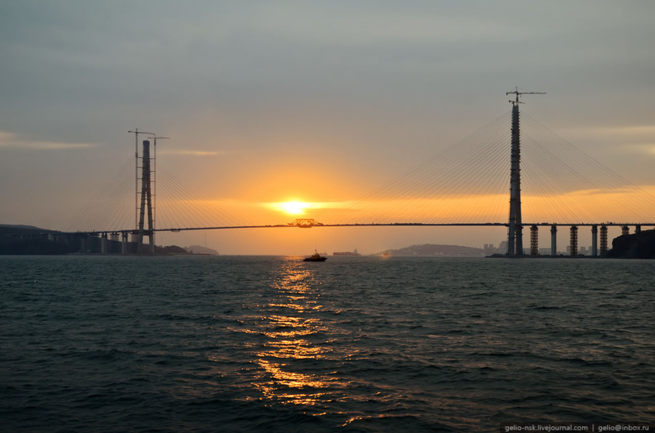 Рассвет русский мост Владивосток