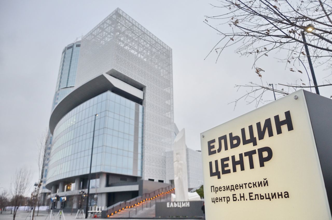 первом курсе Подруга делает минет другу как раньше догадался