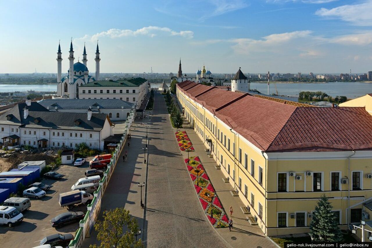 Казань расположен. Казанский Кремль, Казань, проезд Шейнкмана. Казанский Кремль улица. Улица Шейнкмана Казанский Кремль. Улица Шейнкмана Казань.