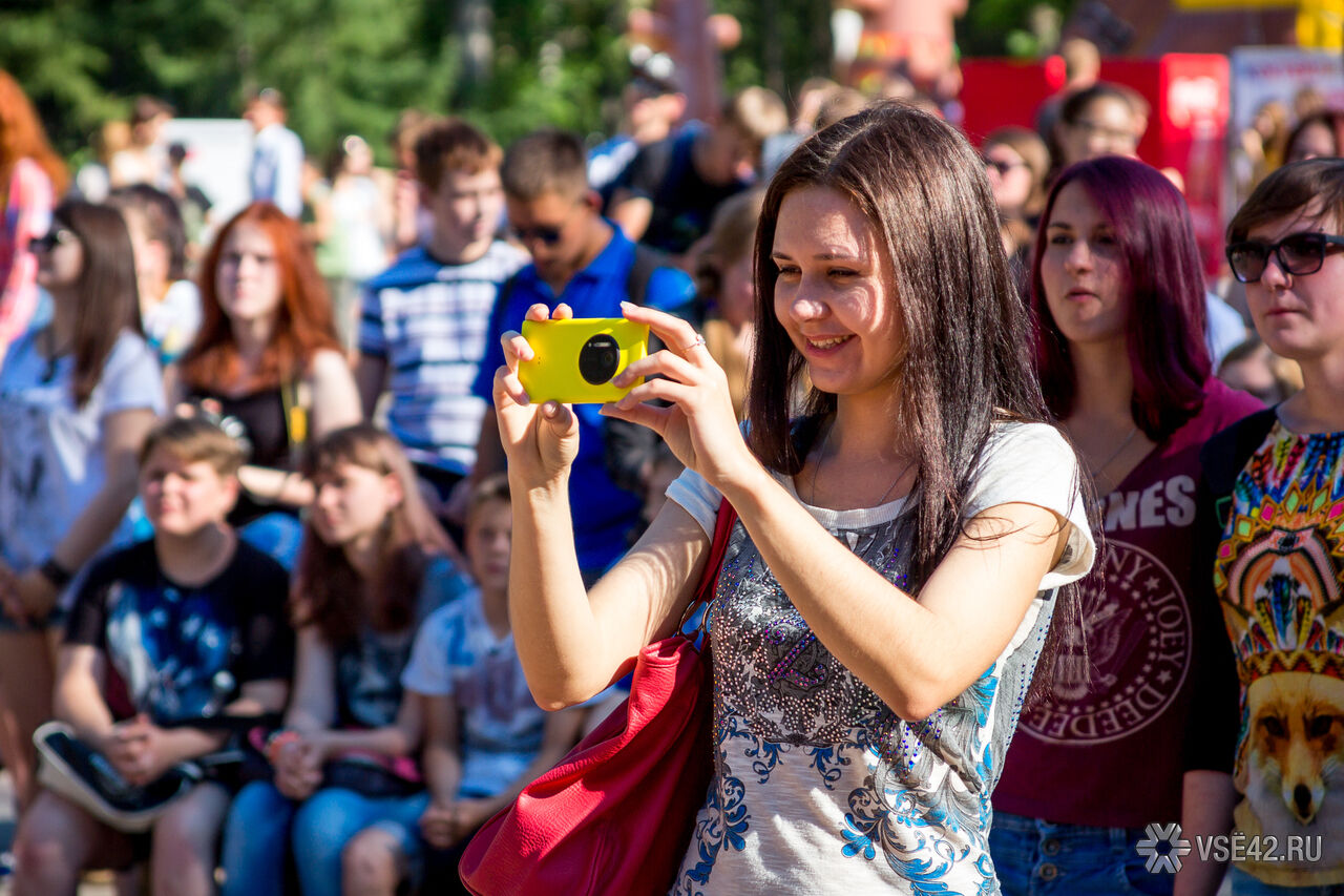 Конкурсы города краснодара. Празднование дня молодежи. С праздником молодежи. С днем молодежи. День молодёжи фоторепортаж.