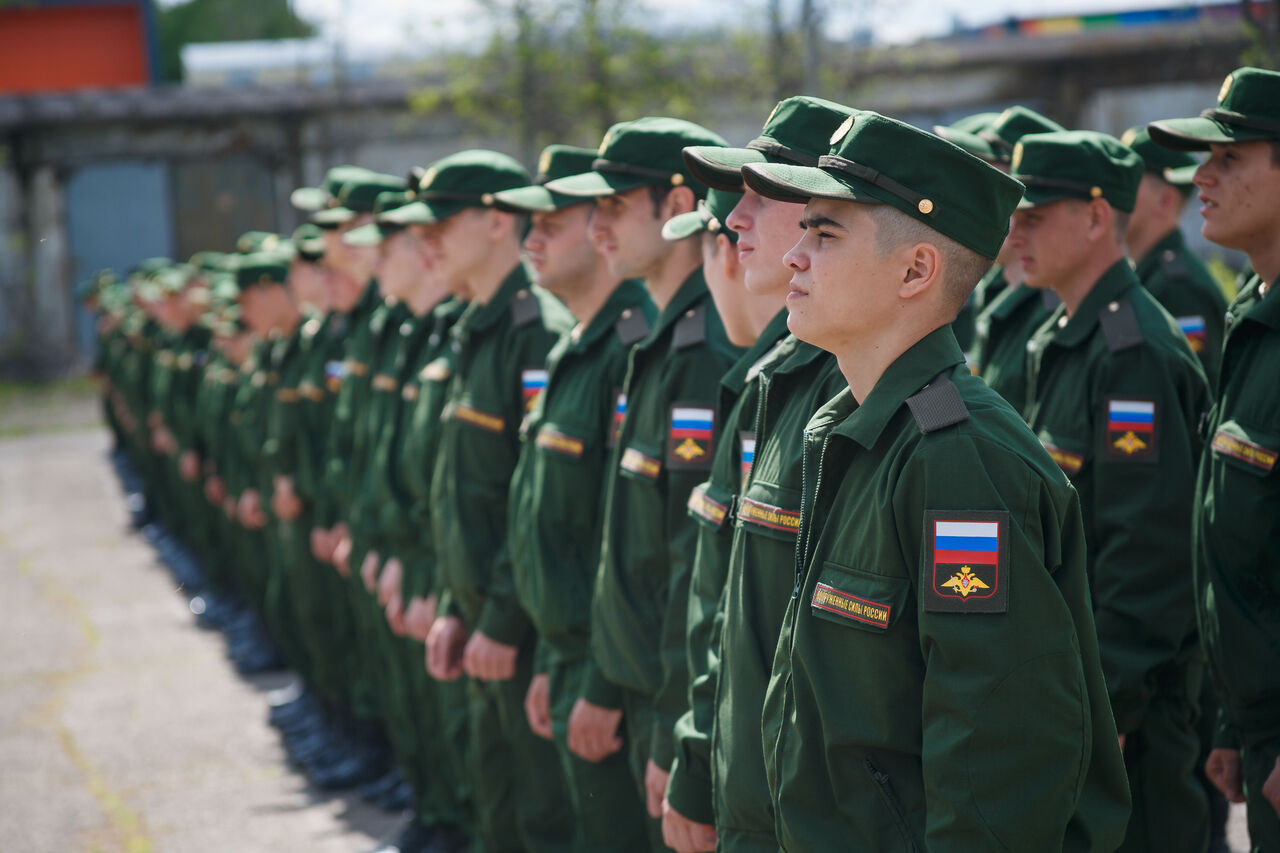 Статьи военнослужащих. Статусы про солдата. Военные по статусу. Статус военнослужащего фото. Военные вооруженные силы Алтайского края.