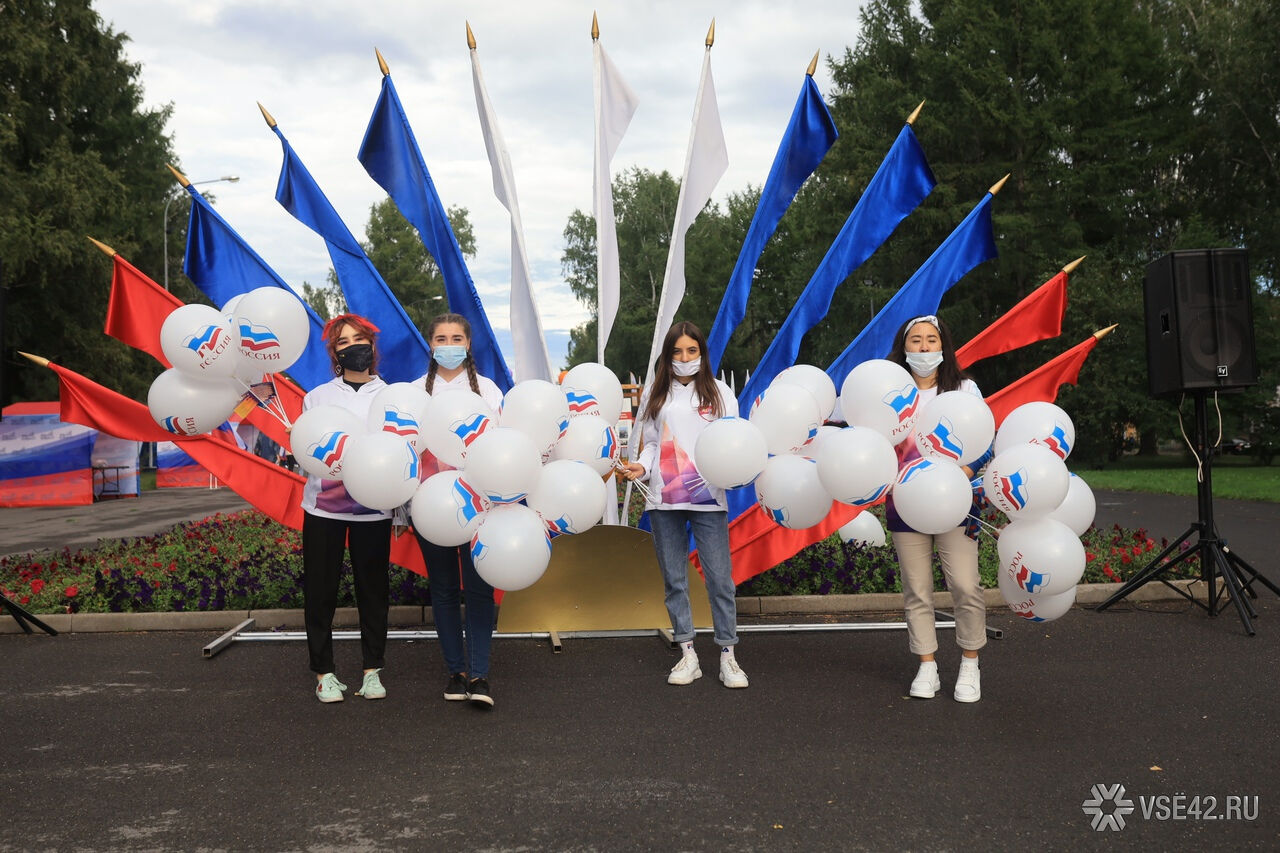 оформление зала ко дню российского флага