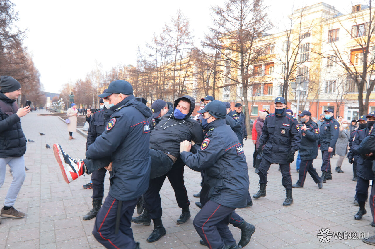 Акции арест. Протесты в Кемерово. Митинг Кемерово 2018. Стихийный митинг в Кемерово. Несанкционированные массовые мероприятия.