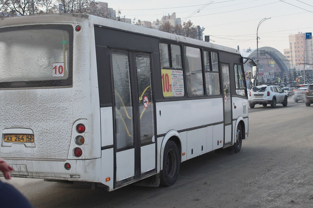 16 автобус кемерово. Автобус ПАЗ 10т Кемерово. 10т Кемерово. Автобус 10 Кемерово. Микроавтобус маршрутка.