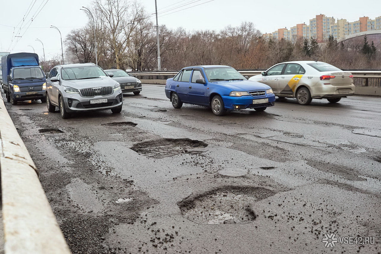 Вместо положенных. Мостовая пробка. Автомобильный мост. Кузбассовцы пожаловались на состояние проезжей части. Жители Кубани пожаловались на отвратительное состояние дорог.