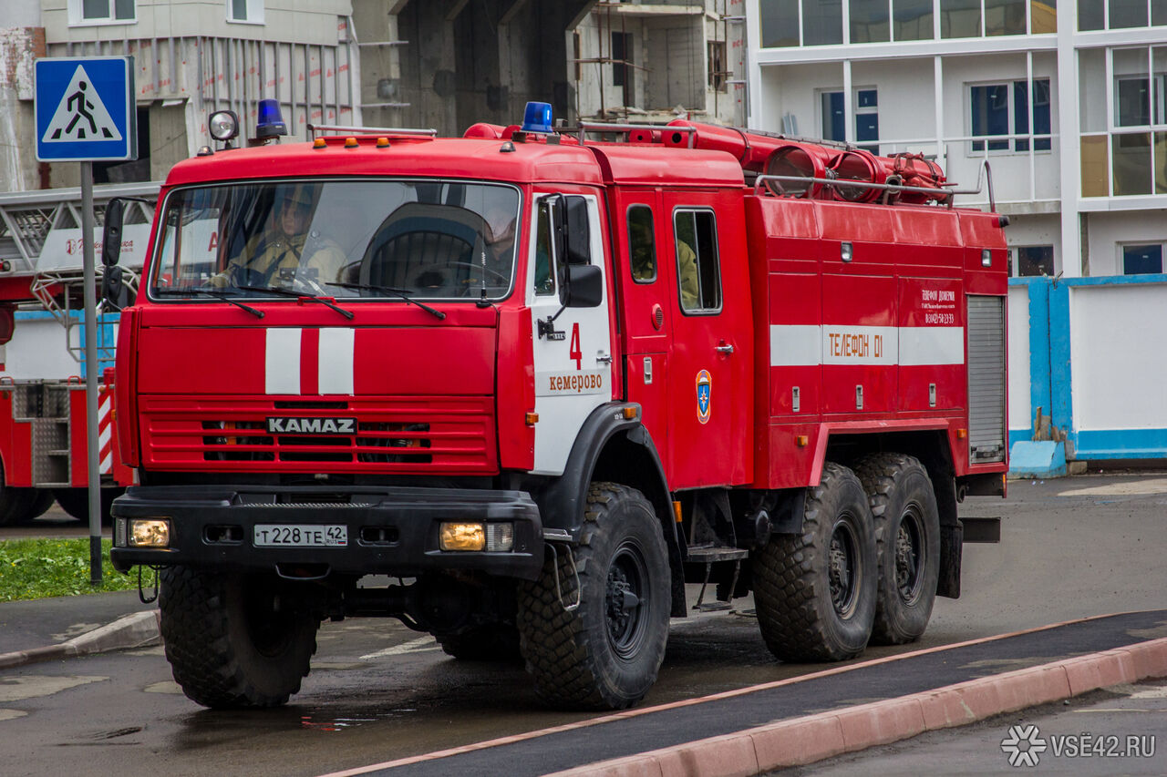 Камаз грузовой. Камаз 42111 нефаз вахтовый. Камаз кемеровский. Камаз 6520 грузовой. Камаз 6520 дорожник.