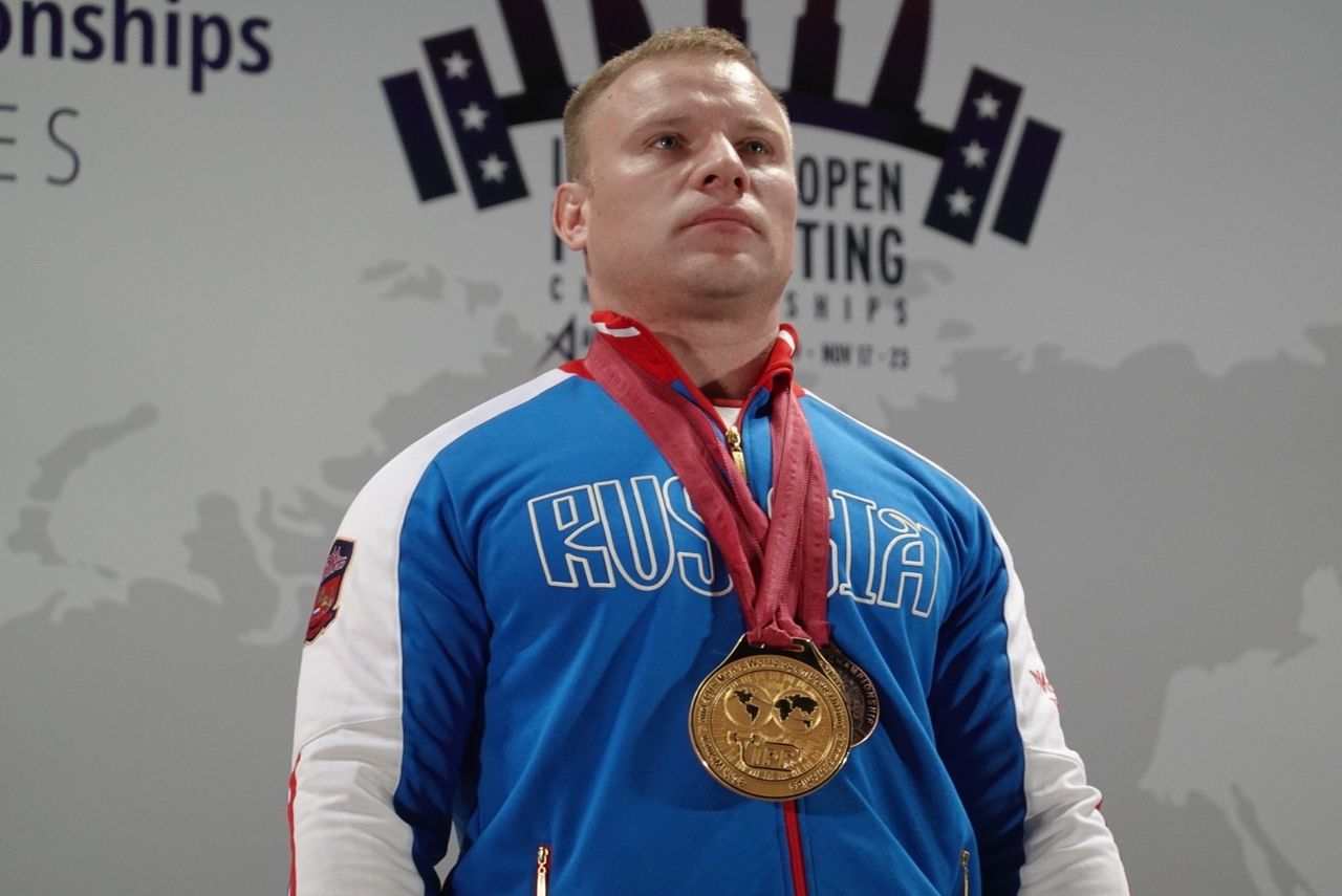 Чемпион России по пауэрлифтингу Дмитрий