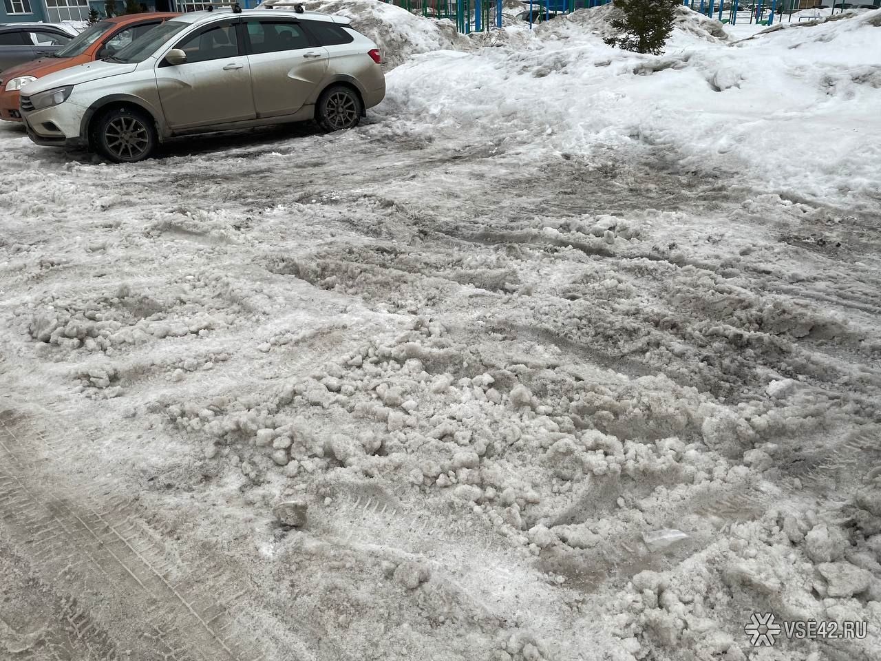 Пожаловаться на снег во дворе. Жалоба на снег во дворе.