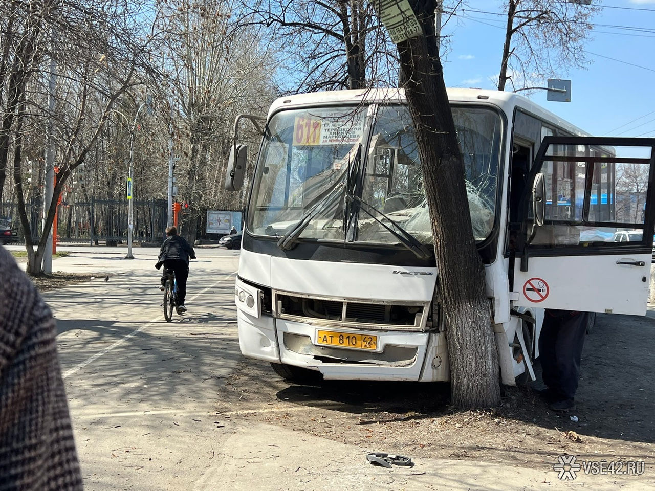 Кемерово остановки транспорта. Авария с автобусом Кузбасс. Что такое пассажирский автобус Кузбасса.