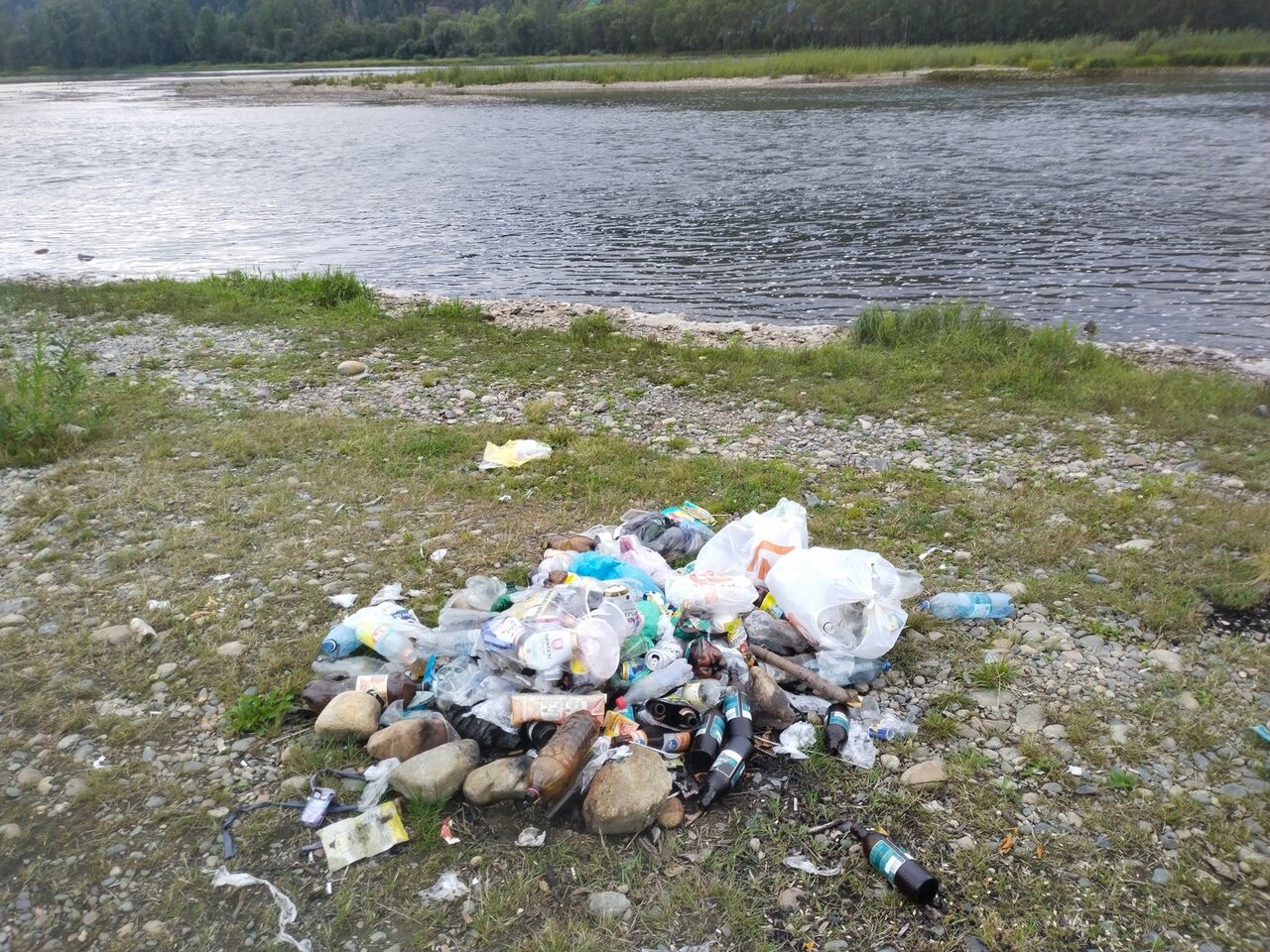 мусор на берегах рек