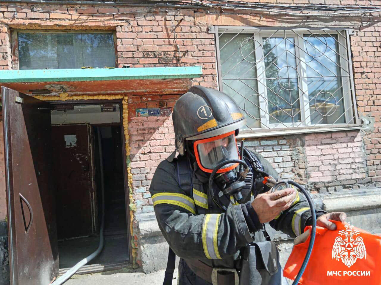 Помощь спасателей потребовалась двум десяткам попавших в пожар новокузнечан  / VSE42.RU - информационный сайт Кузбасса.